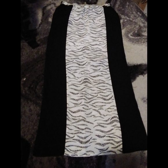 Kensie Sz Sm Zebra Print Back Split Maxi Skirt - Picture 4 of 7